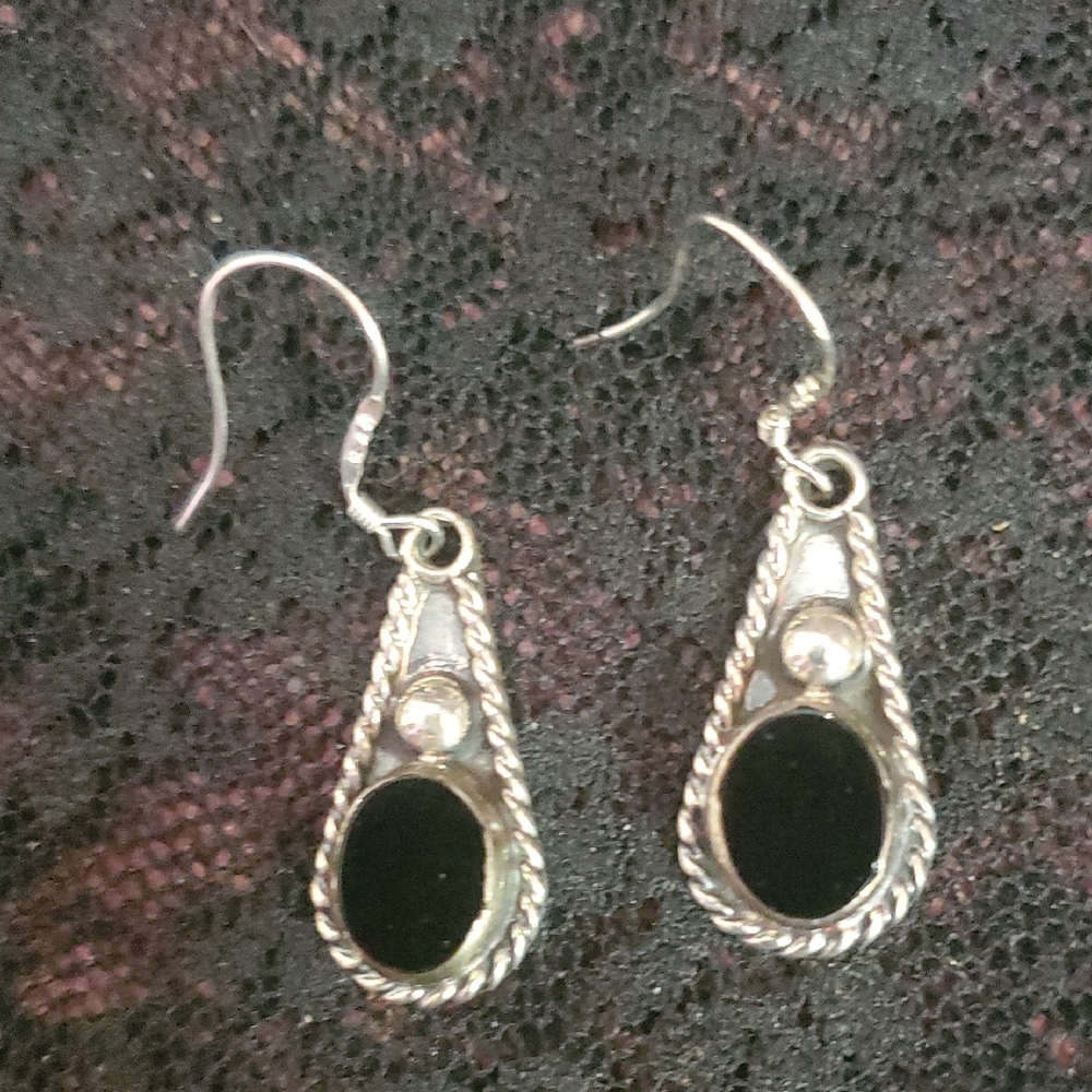 Elegant Sterling Silver and Black Teardrop Earrings DY24